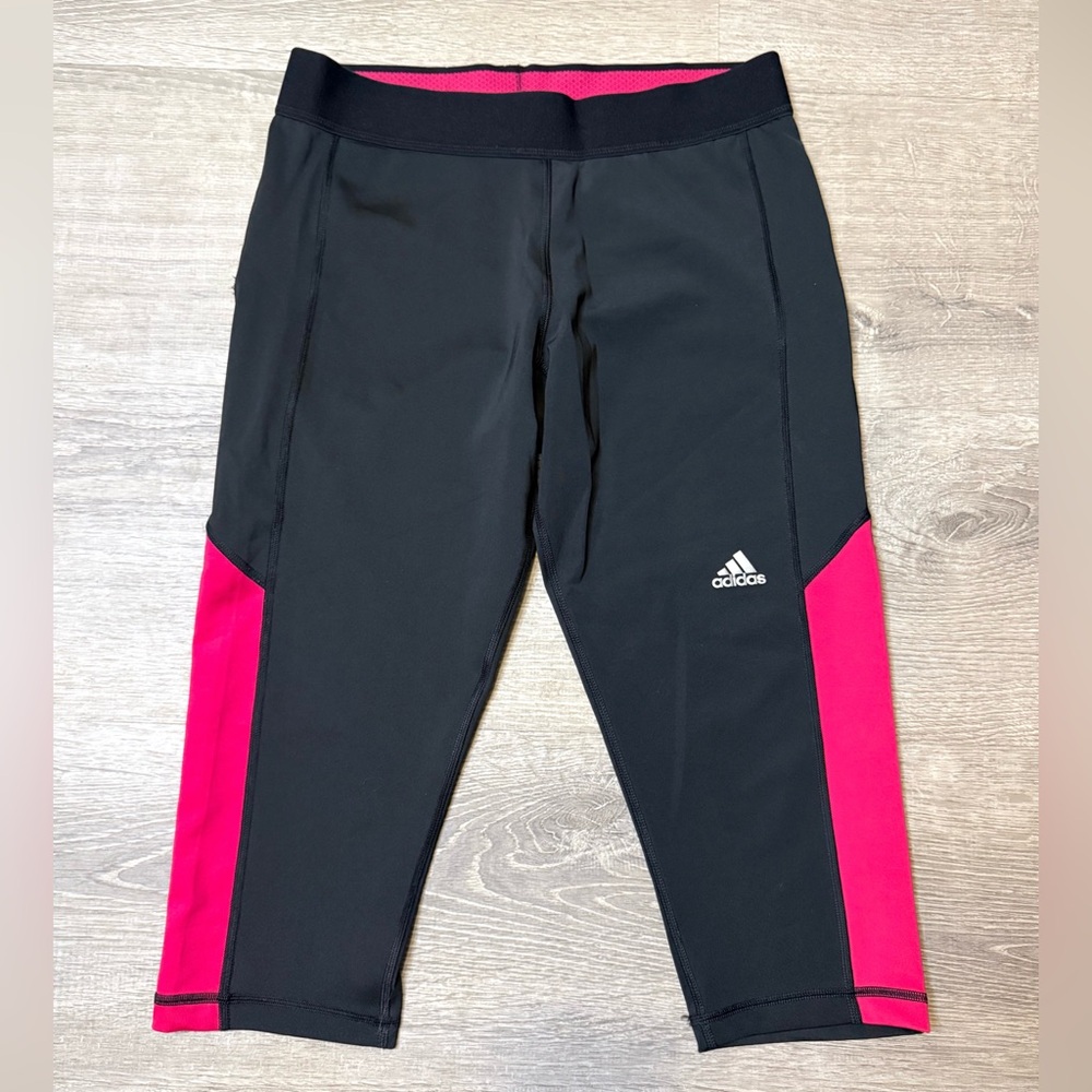 •ADIDAS• CROPPED LEGGINGS